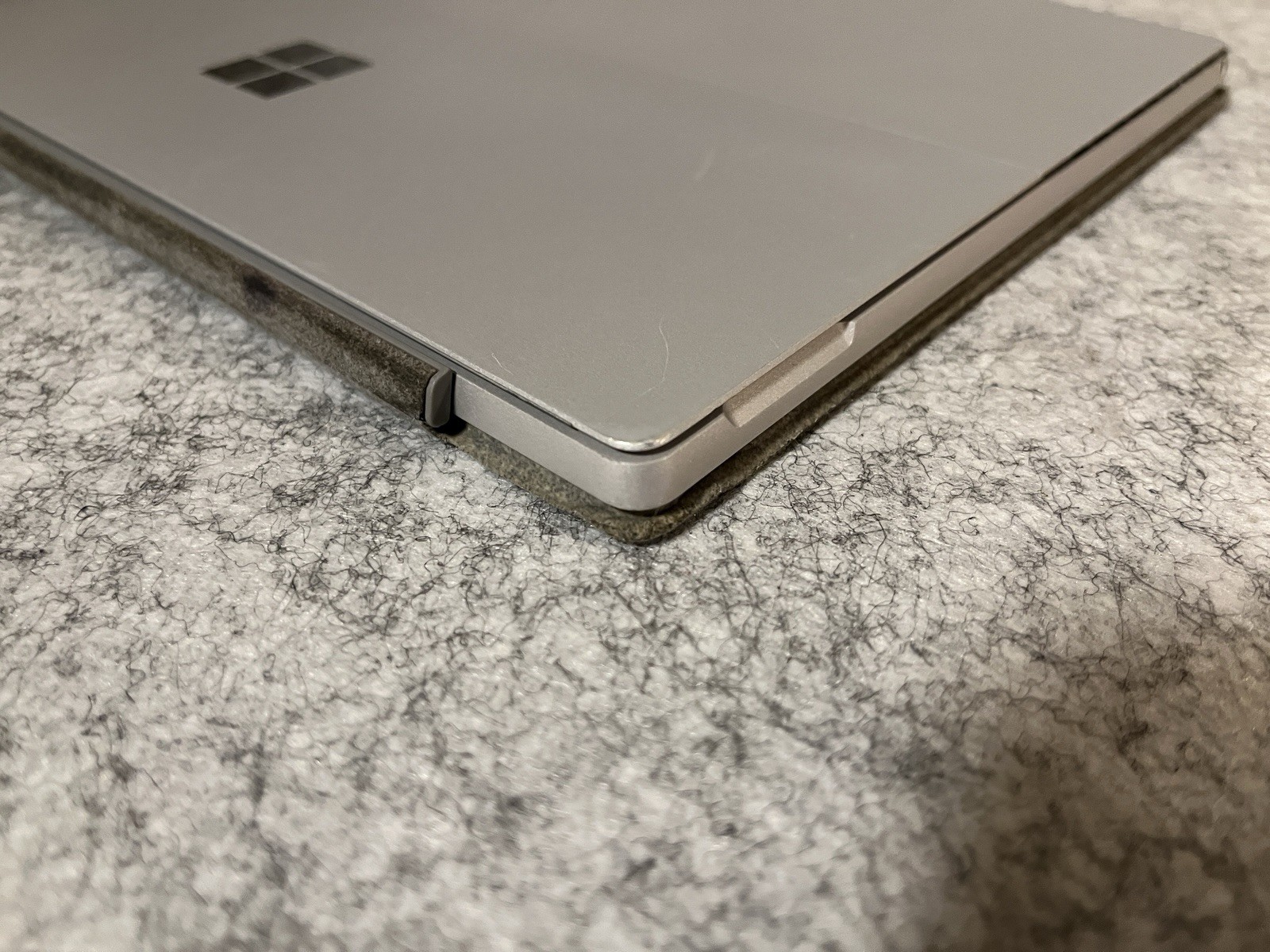 Microsoft Surface Pro 6 i5-8350U @ 1.70GHz 8GB 256GB SSD Touch screen W-11 P