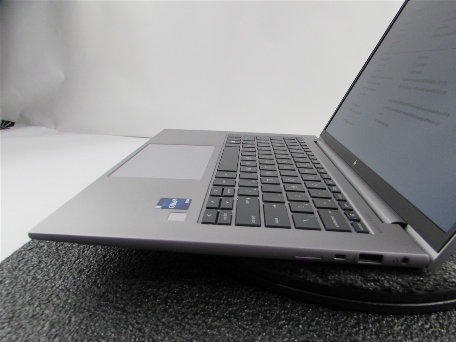 HP ZBOOK FIREFLY 14 (G10) 1920X1080 FHD CORE I5-1350P 256GB SSD 16GB RAM NO O.S