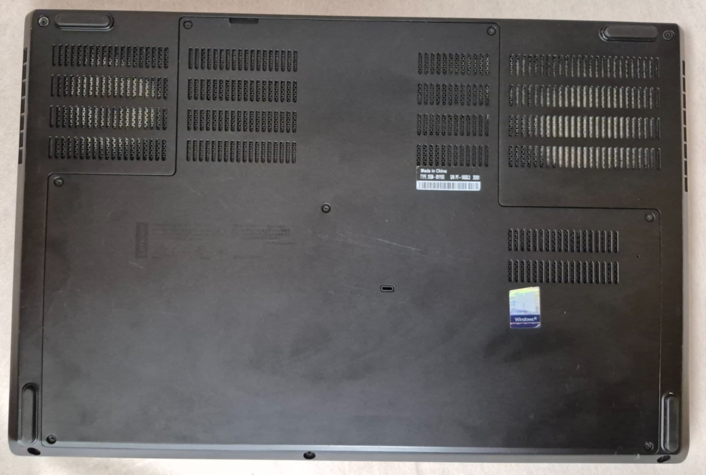 Lenovo ThinkPad P53 15.6″ Intel i7-9750H 2.60GHz 32GB No SSD Quadro T1000