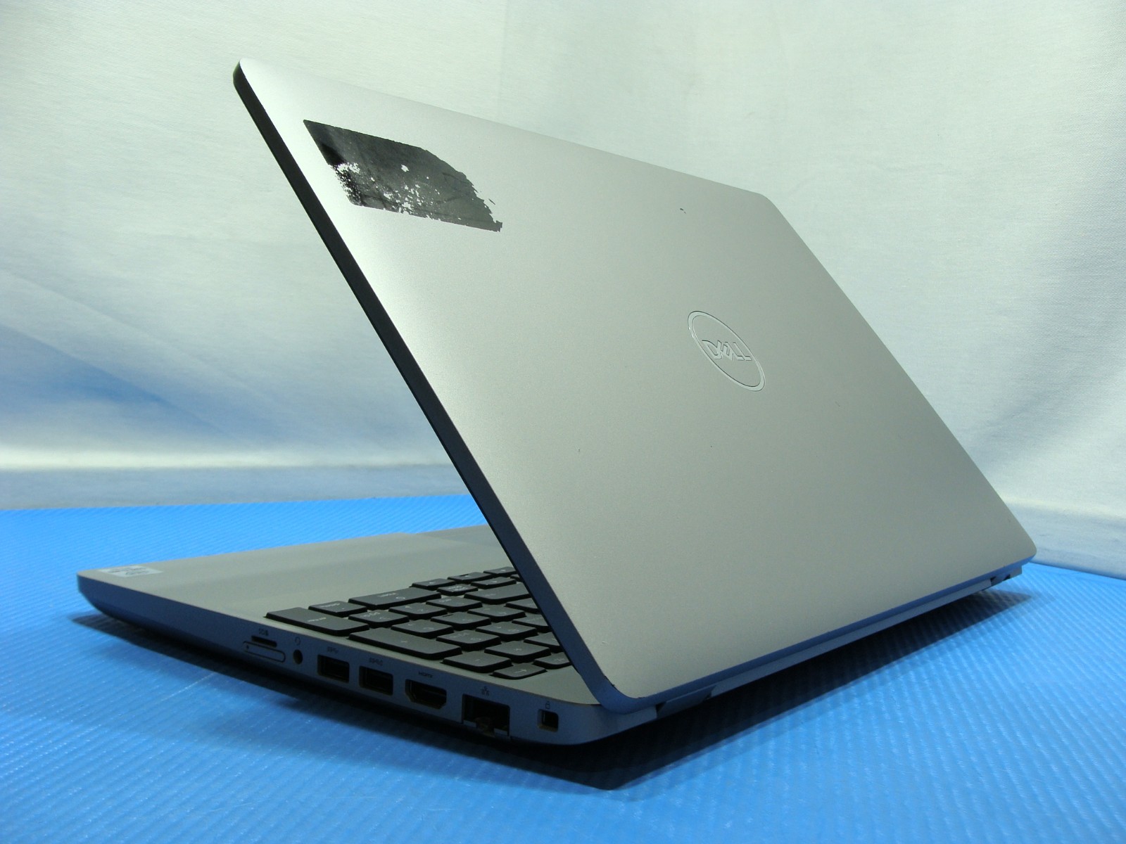 Dell Precision 15 3551 15.6″FHD 5G Ready i5-10400H 2.6GHz 8GB 256GB Win 11 Pro