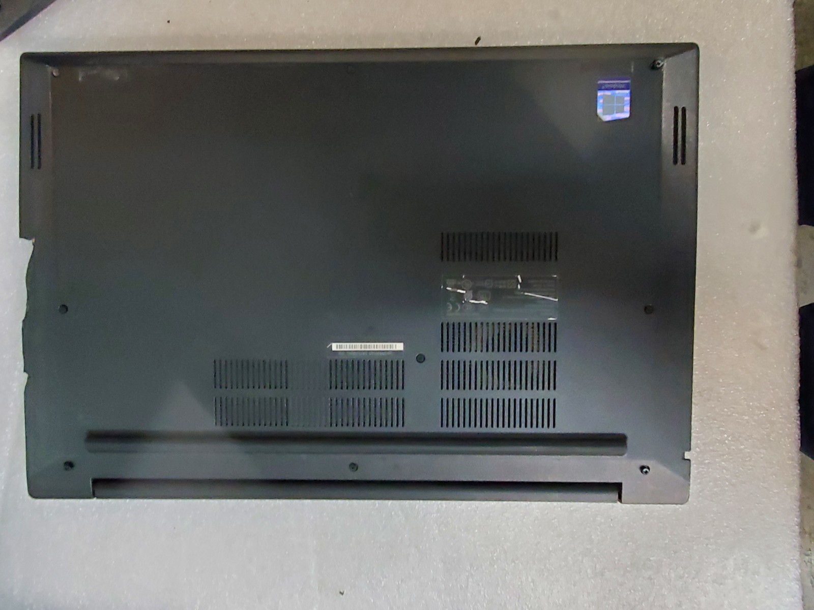 Lenovo ThinkPad E590 Core i5-8265U@1.60GHz, 4GB RAM ,NO SSD/ HD ,FOR PARTS