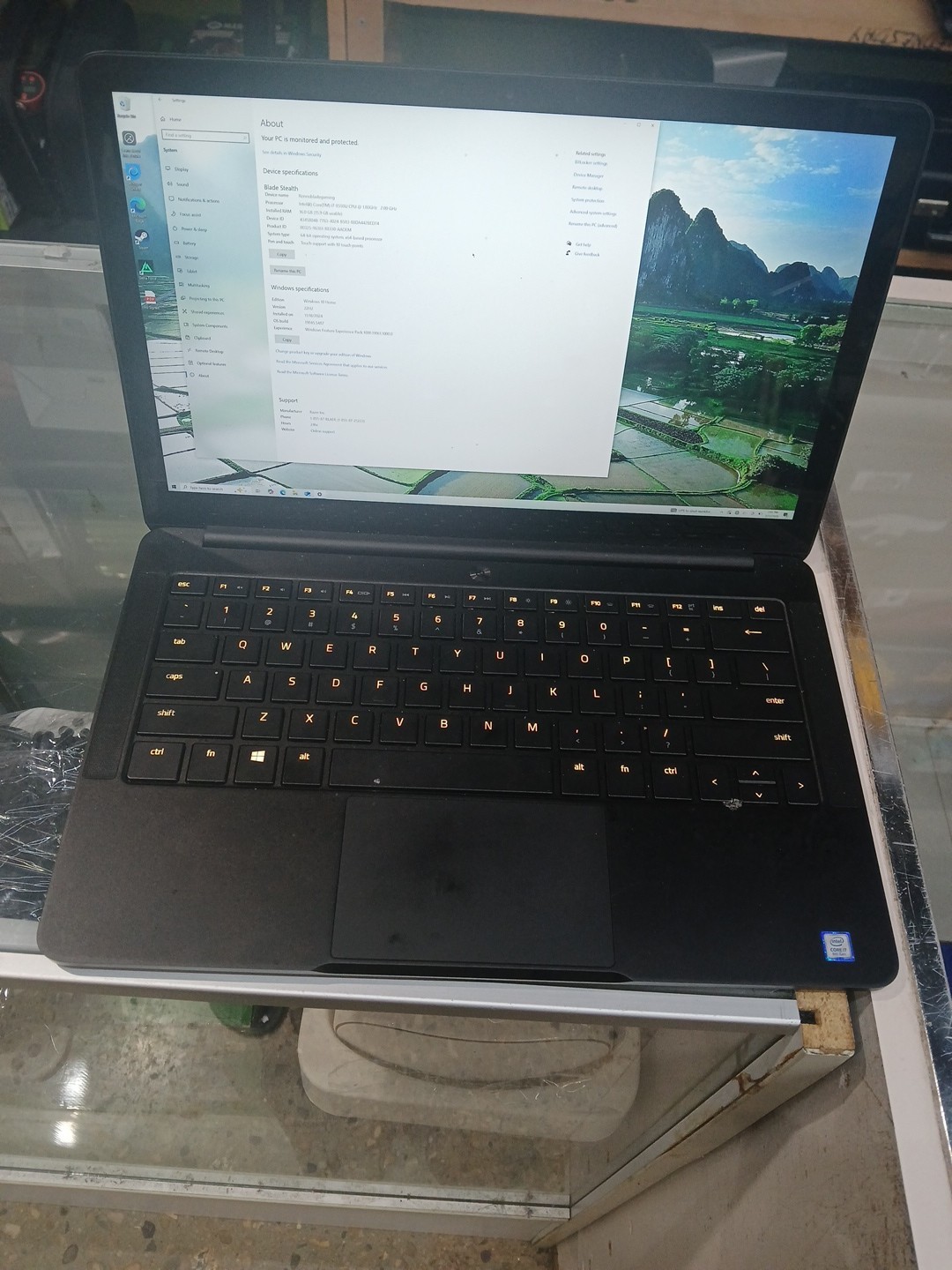 razor blade stealth 14 , 16gb ram, intel corei7 8th gen