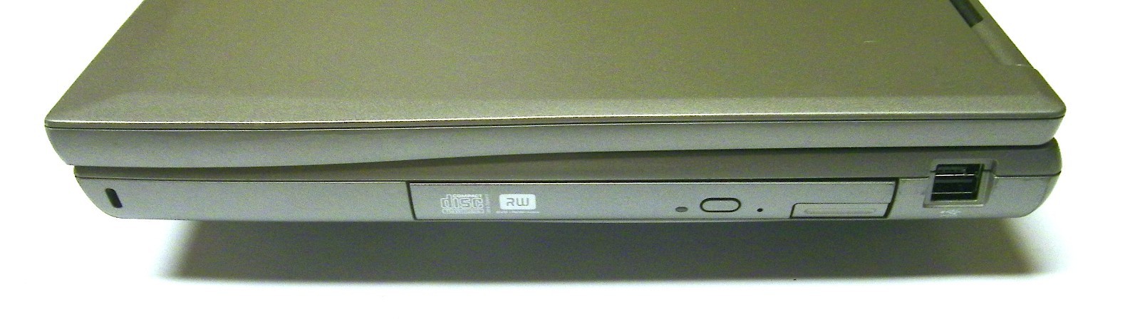 Dell Latitude D800 Windows98SE 1.6GB/80GB HD/512MB RAM — Nvidia 32 Bit + Charger