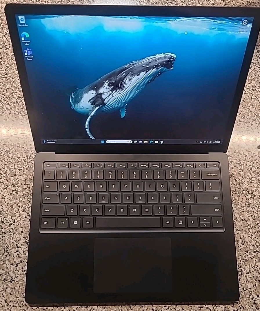 Microsoft Surface Laptop 3 1.2GHz i5-1035G7 8GB RAM 256GB SSD 13″ Win11P Touch