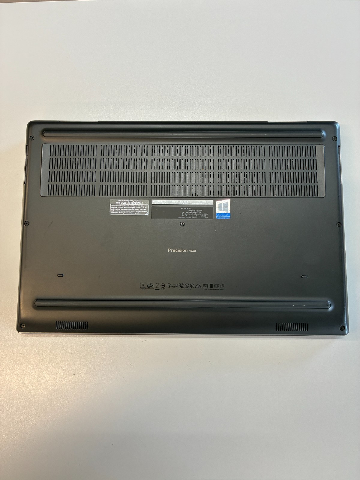 Dell Precision 7530: 15.6″ (4k) / i7-8850H / RAM 32Gb / Quadro P2000 / SSD 1Tb