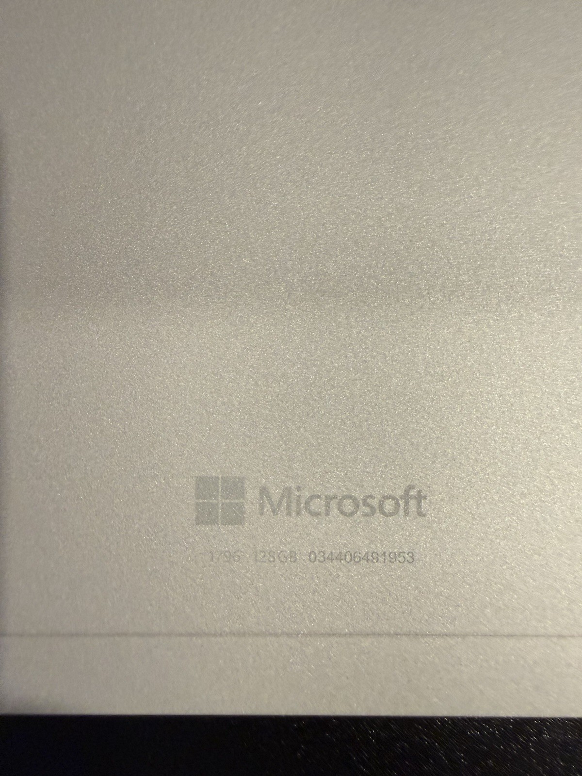 Microsoft Surface Pro 6 1796 Core i5-8350U 1.70GHz 8GB 128GB Windows 11 Pro