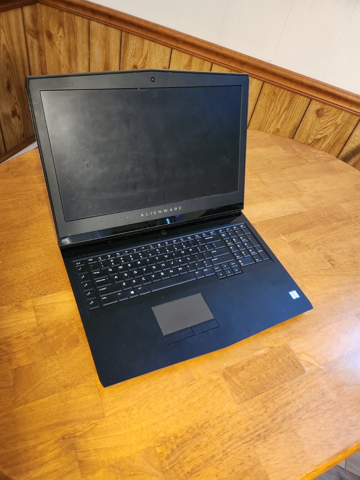 Alienware 17 R4 17″ Gaming Laptop i7-7700HQ 256gb SSD 8GB RAM GTX 1060 (A7517)