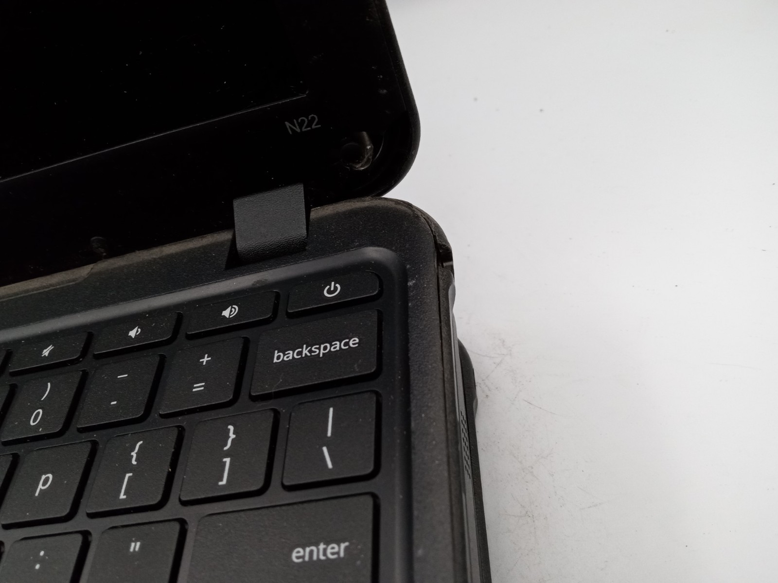 Lot of 8 – Lenovo N22 / N23 Chromebook Laptops – FOR PARTS – VARIOUS ISSUES -RR