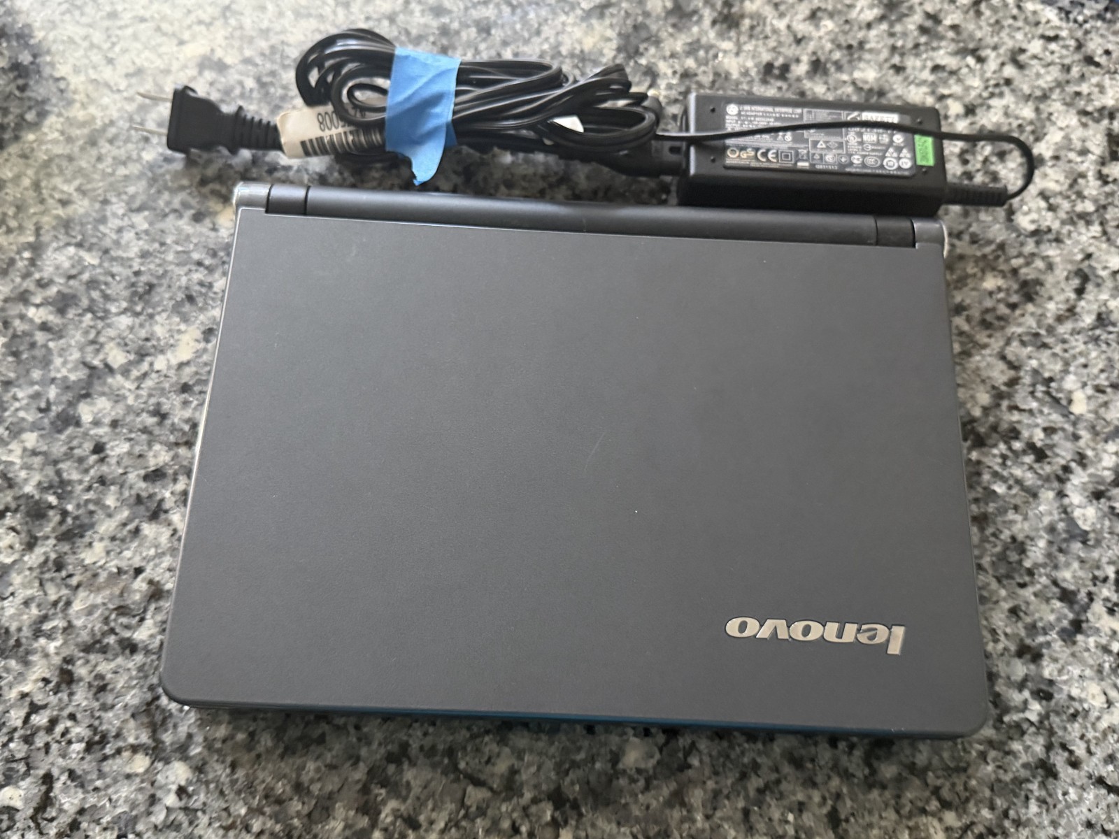 Lenovo IdeaPad S10e, netbook, 10.1″, / 1GB / 160GB / Win XP Home READ