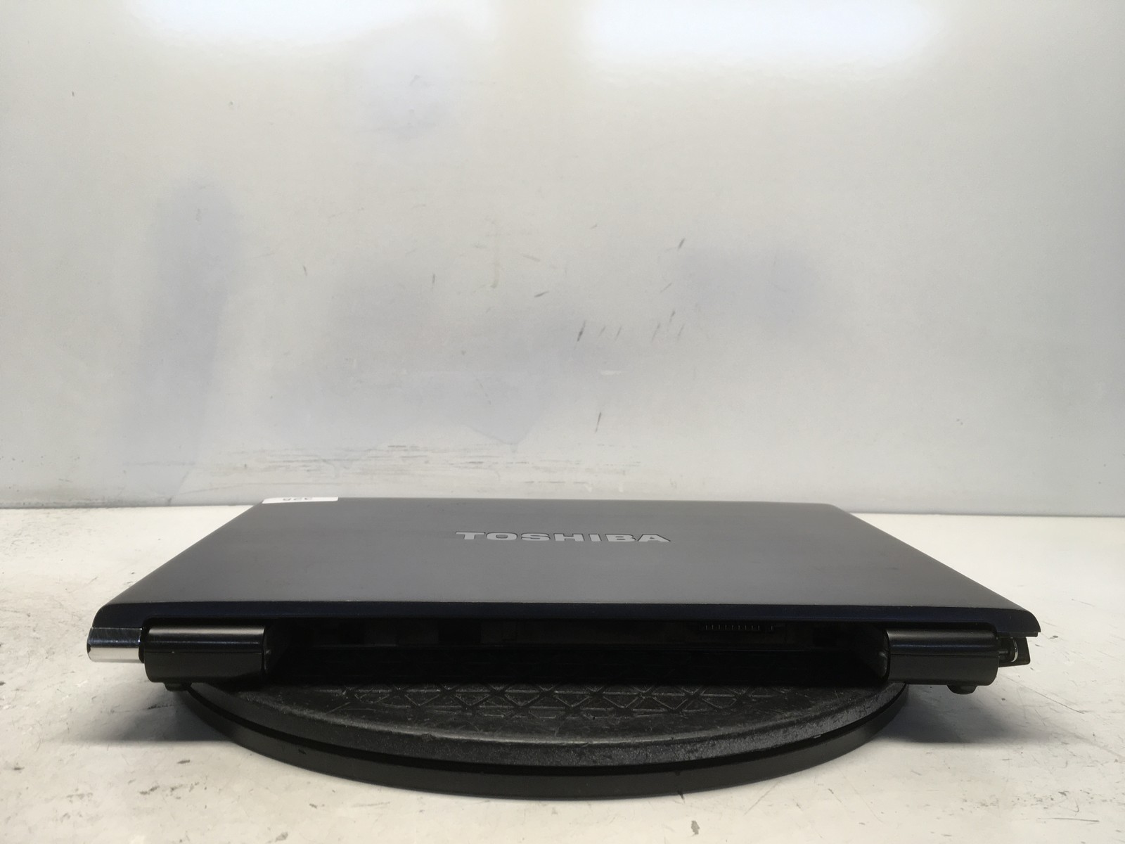 Toshiba Portege R835-P81 Intel i5-2435M 2.4GHz 6 GB NO HDD No Batt READ