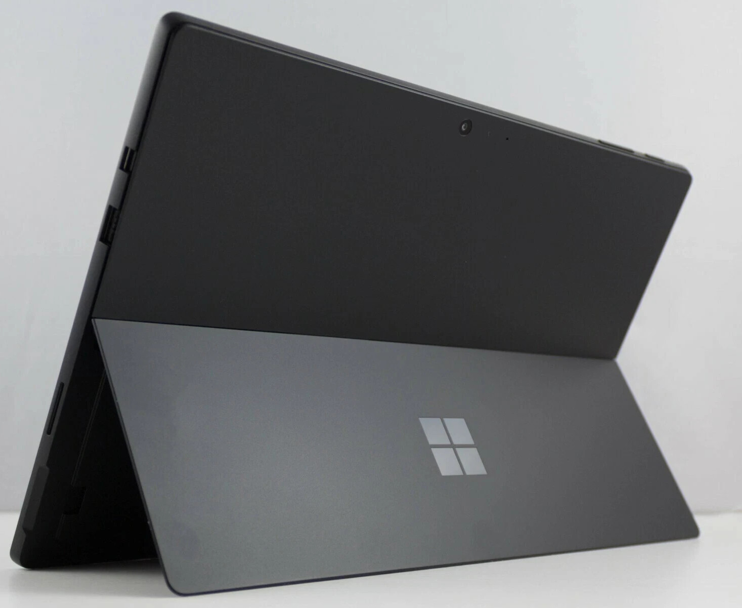 Microsoft Surface Pro 6✔12.3″✔i7-8650U✔512GB SSD✔16GB RAM✔Wins11✔Silver/BLK✔W/KB