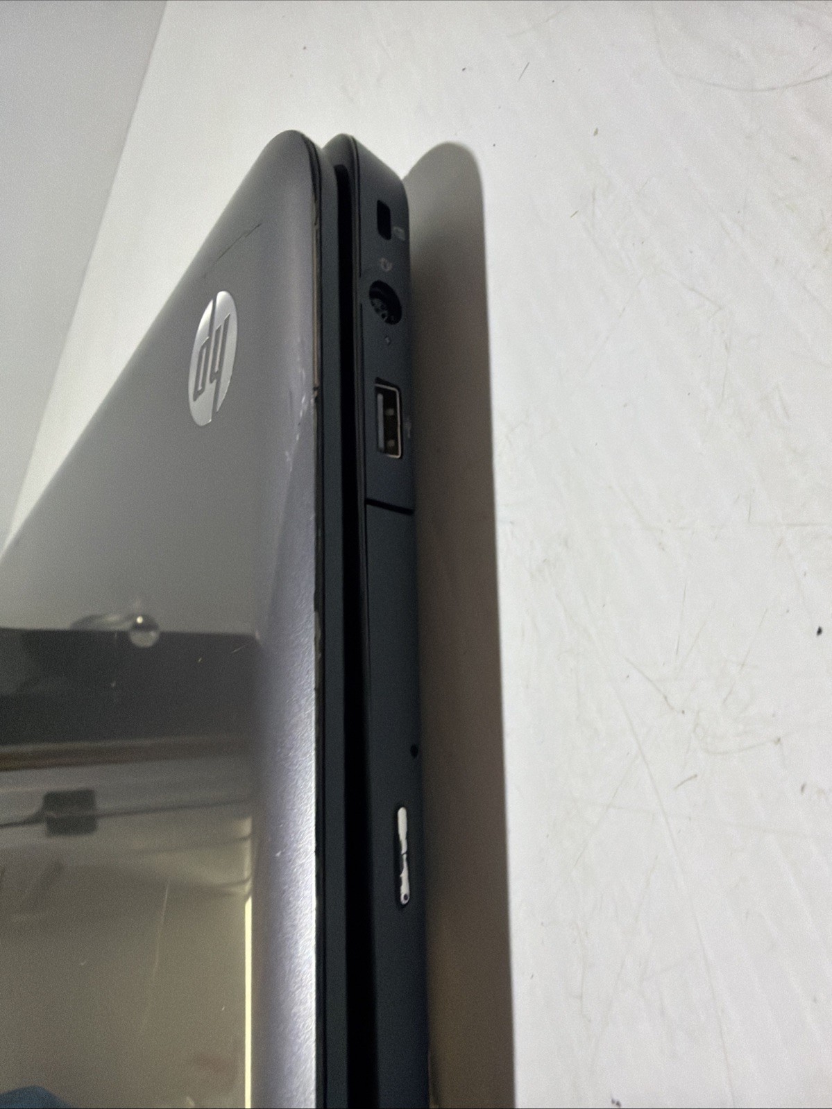 Hp Pavilion G7 17″ Laptop i3-M380 4gb Ram NO Drives Boots Bios No P/S