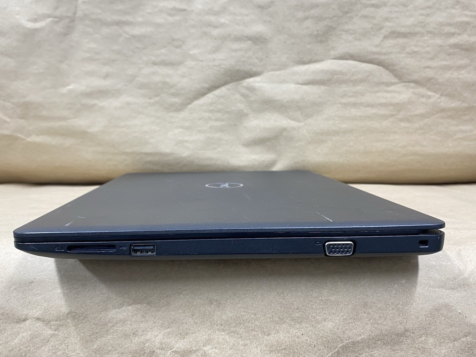 Dell Latitude 3490 – 14″ 1920×1080 – i5-8250U – 4GB – 128GB SSD Win 11 Pro READ