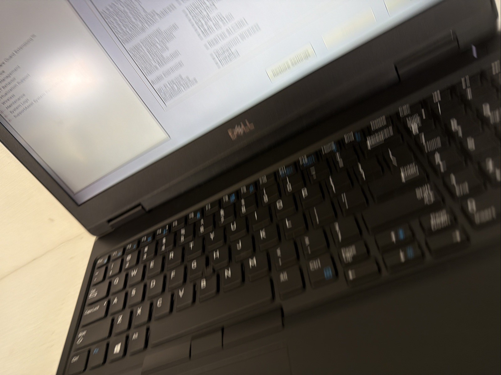 Dell Precision 7530 Intel i7-8850H 8GB NO SSD/OS Quadro P2000 15.6″ Excel Batt