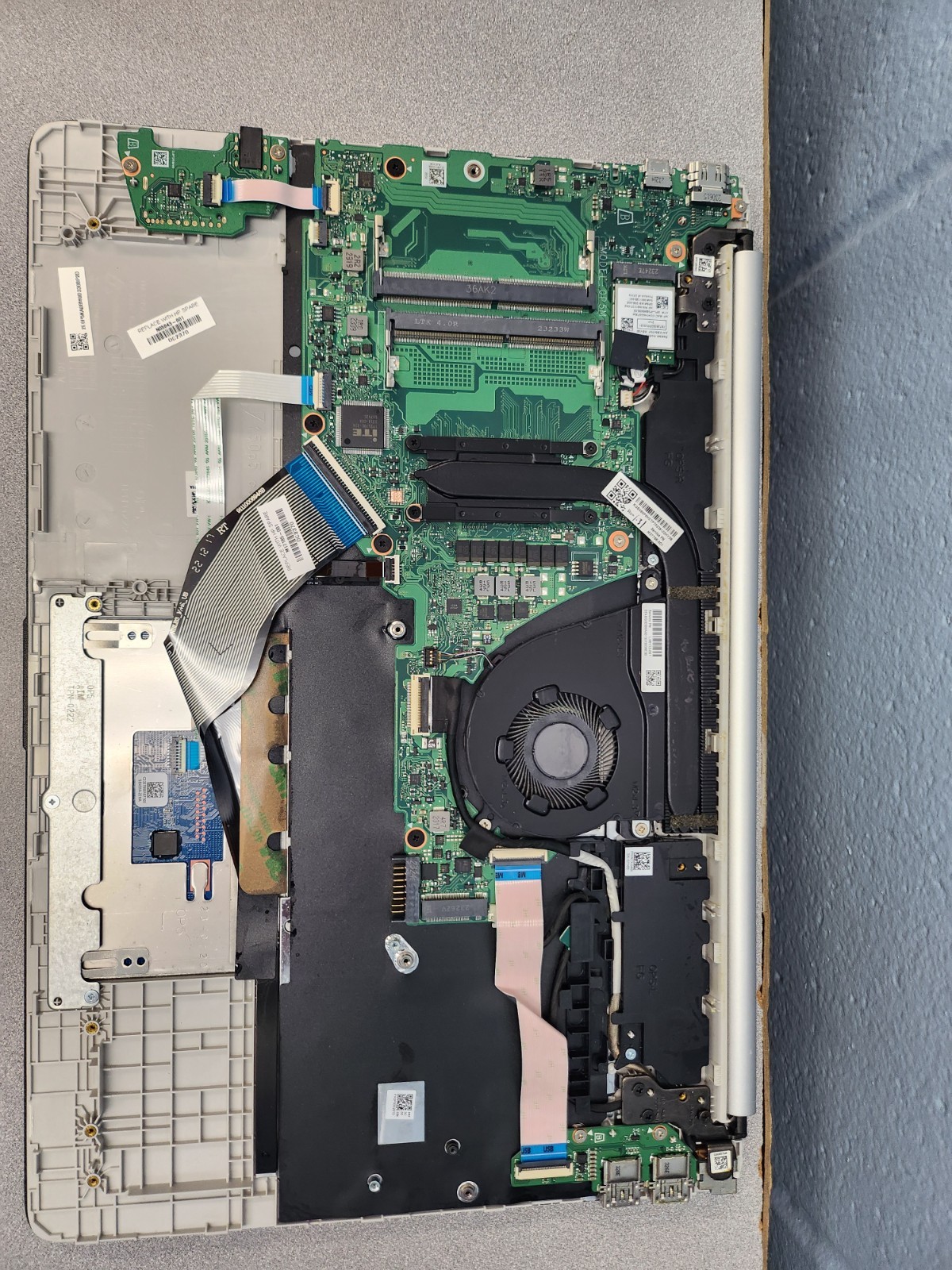 HP 15″ Touchscreen Laptop 15-EF3184NR AMD Ryzen 5 5625U 15.4″
