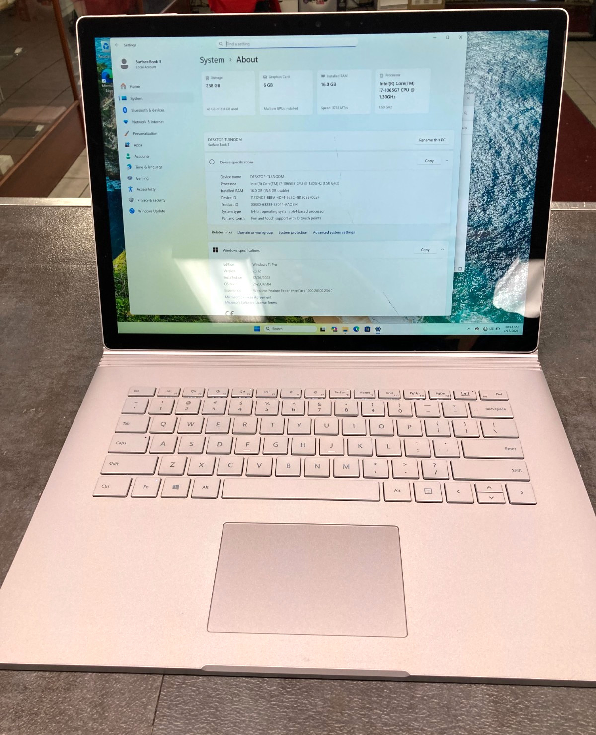 Microsoft Surface Book 3 1900 13.5″ i7-1065G7 16GB 256GB 1660 MaxQ W11 – Read!