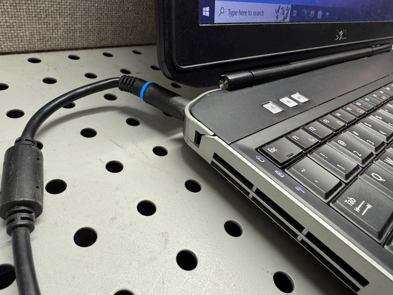 Dell Latitude E5530 Intel Core i5-3230M @ 2.60GHz 8GB RAM 250GB HHD 15.6″ LAPTOP