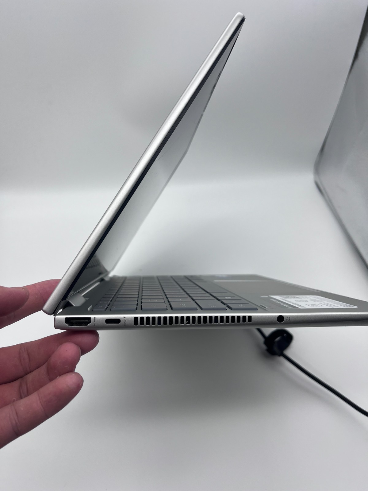 HP Envy x360 14-es0013dx 2-in-1 Touch i5-1335U 8/512GB SSD External Monitor Only