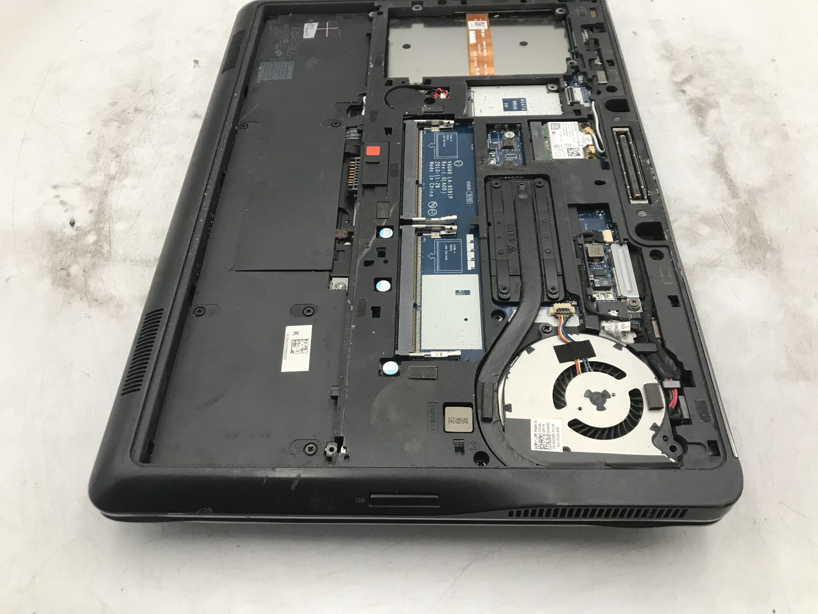 DELL LATITUDE E7440 – BOOTS TO BIOS/LOCKED – INTEL I5 4310U – NO RAM – READ – BB