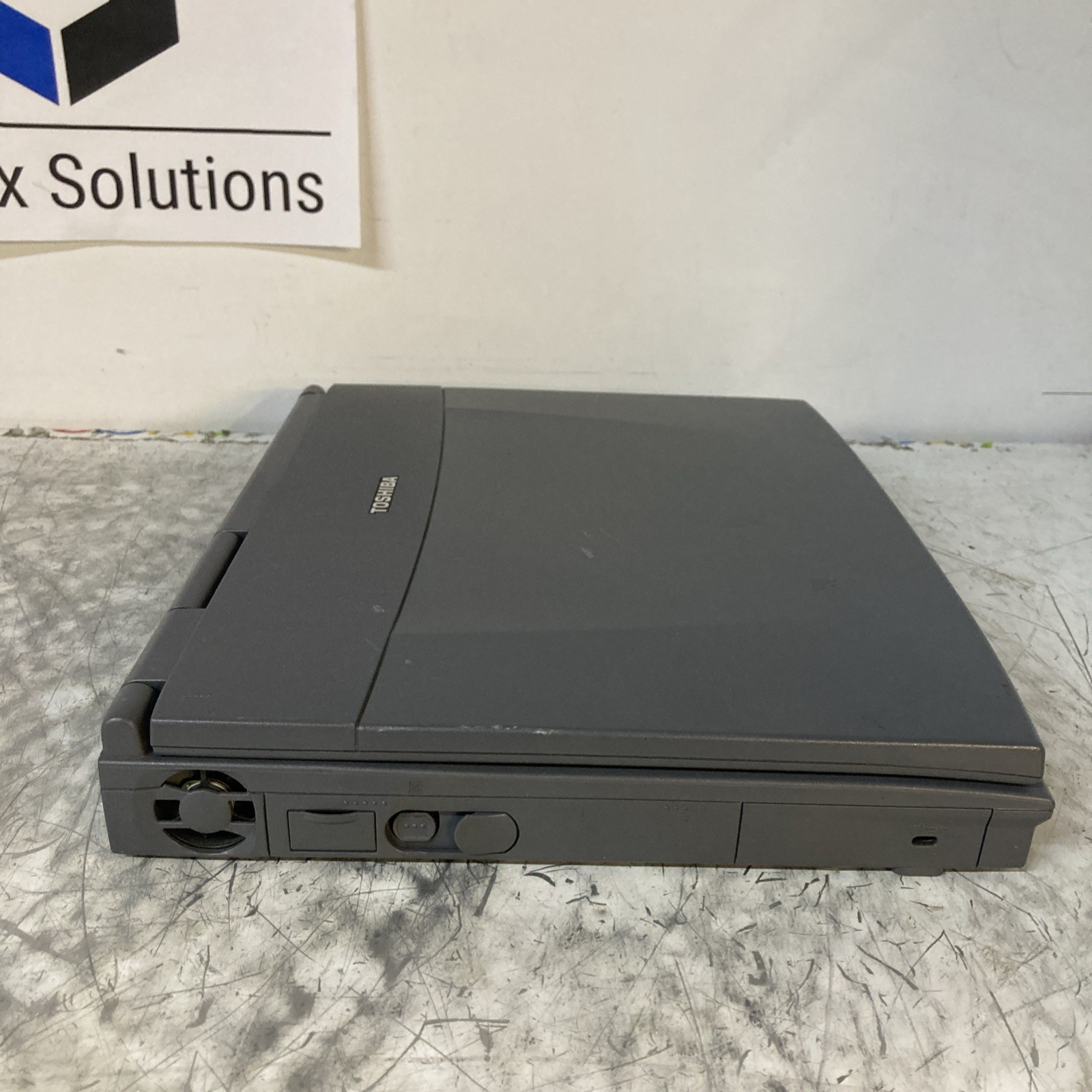 Toshiba Tecra 8000 Unknown CPU no HDD No Power