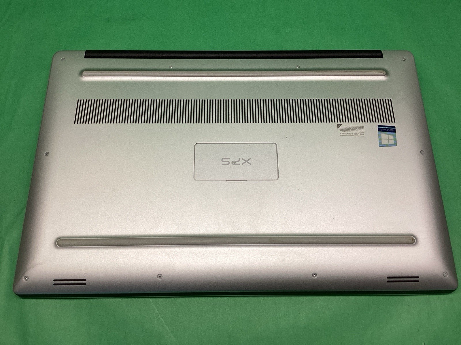 Dell XPS 15 7590 – Intel i7 9750H – NO SSD – POWERS ON – UNTESTED