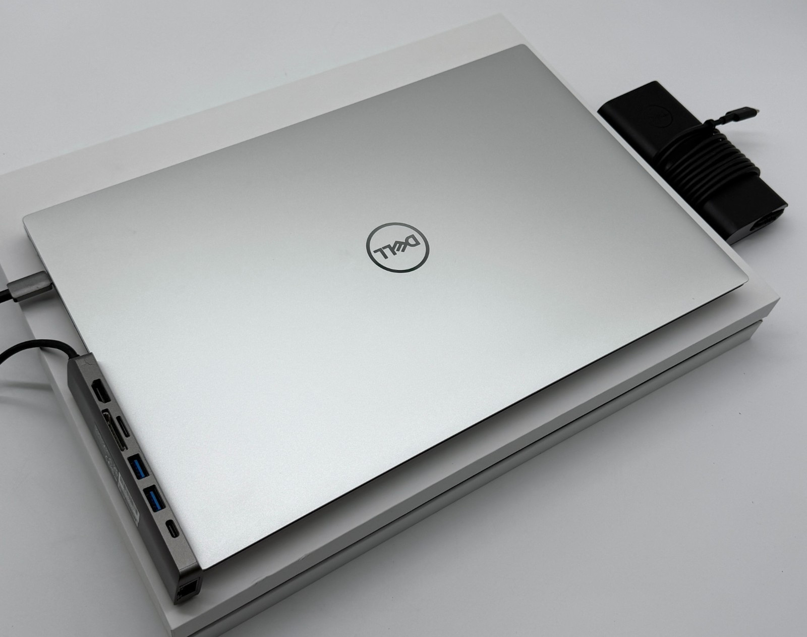 *FAST* Dell XPS 17 – CORE i9 – 64GB RAM – 2TB – NVIDIA RTX 3060 – 4K UHD