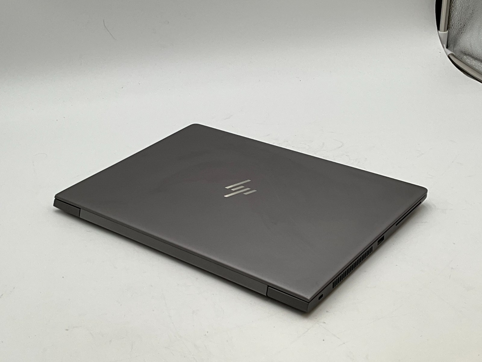 HP ZBook 14u G5 4VY18US i7-8650U 1.90G 16GB no os NVMe LAPTOP 5CG8526Z7M
