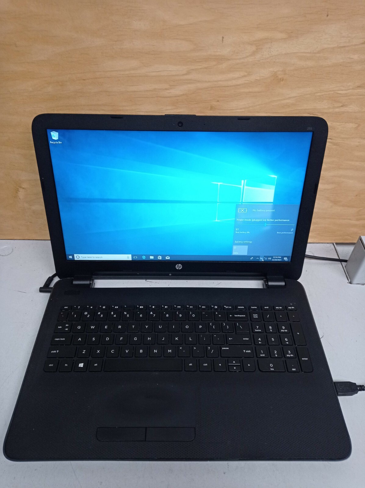 HP 255 G4 AMD E1-6015 APU 1.4 GHz 8 GB RAM 128 GB SSD 15.6″ Win10 *Read