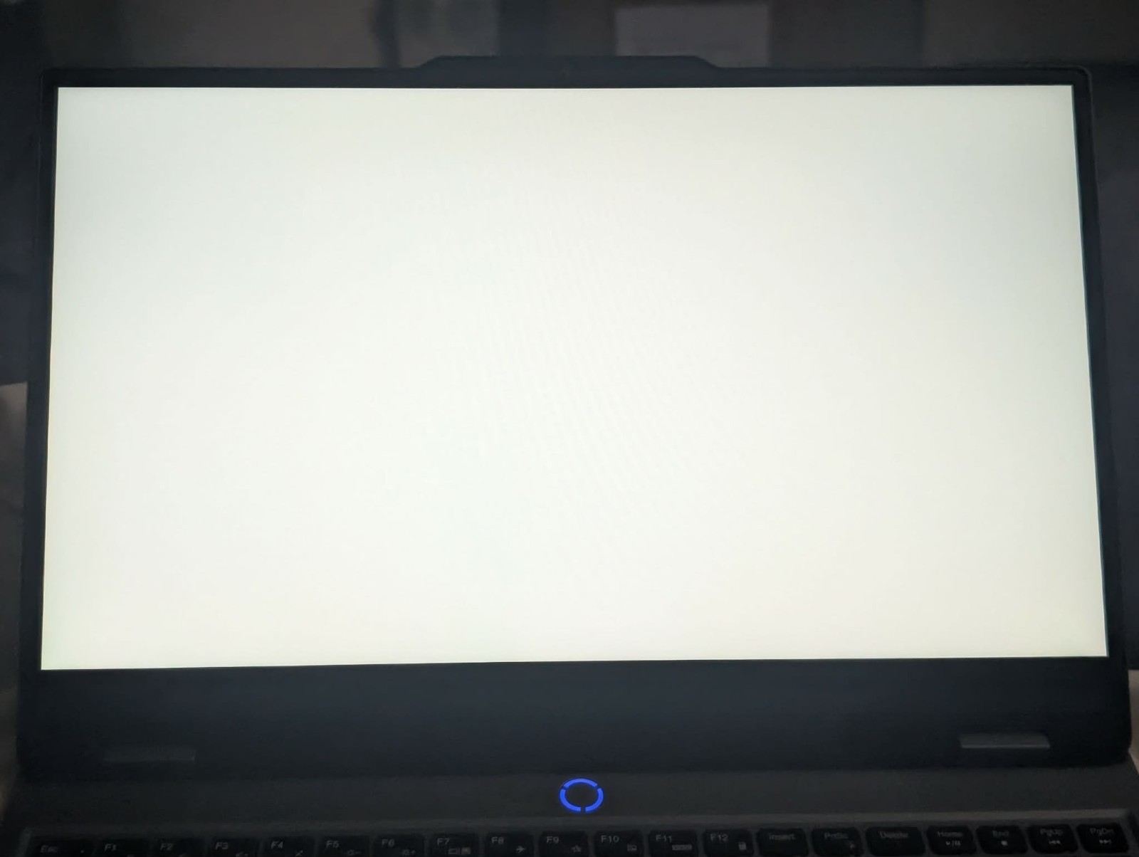 Lenovo LOQ 15ARP9 – RTX 4050 – 32GB RAM – 512 SSD – 14″ Triple Screen Extender
