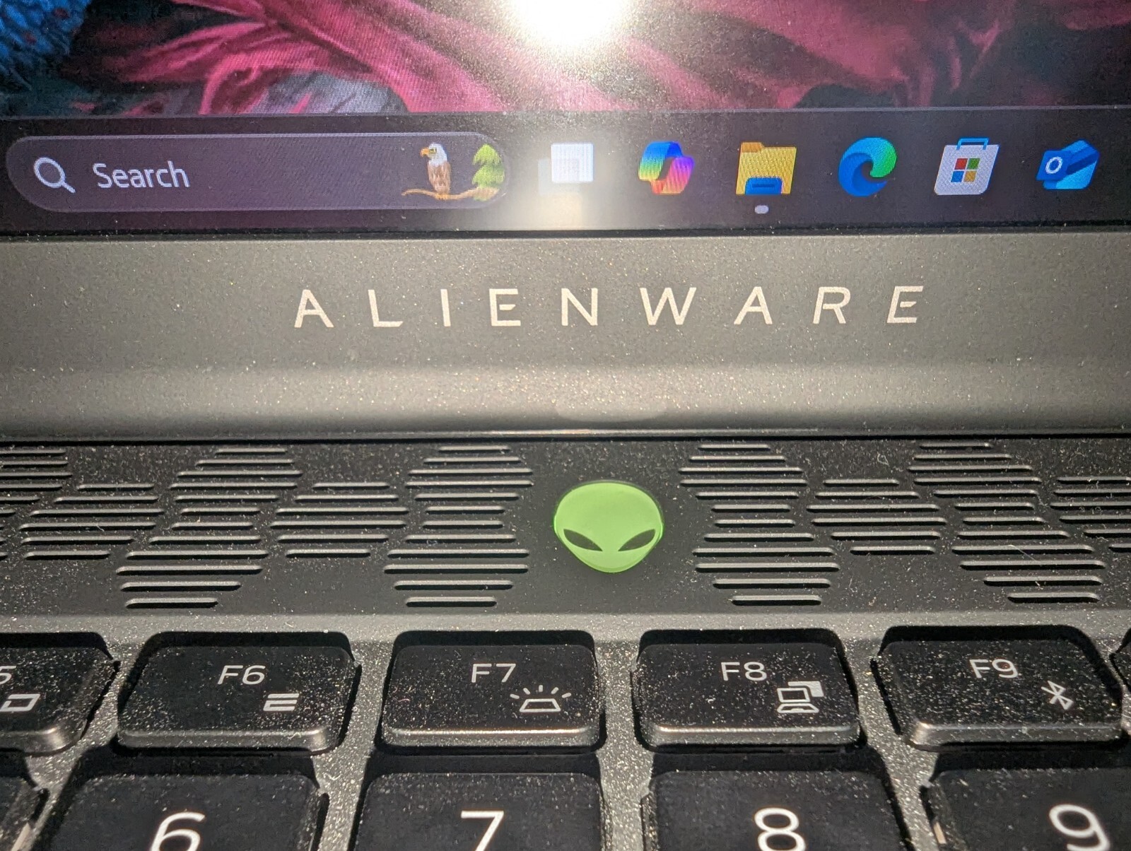 Alienware – M16 R2 16″ 240Hz Intel Core Series 1 Ultra 7 QHD+ Gaming Laptop