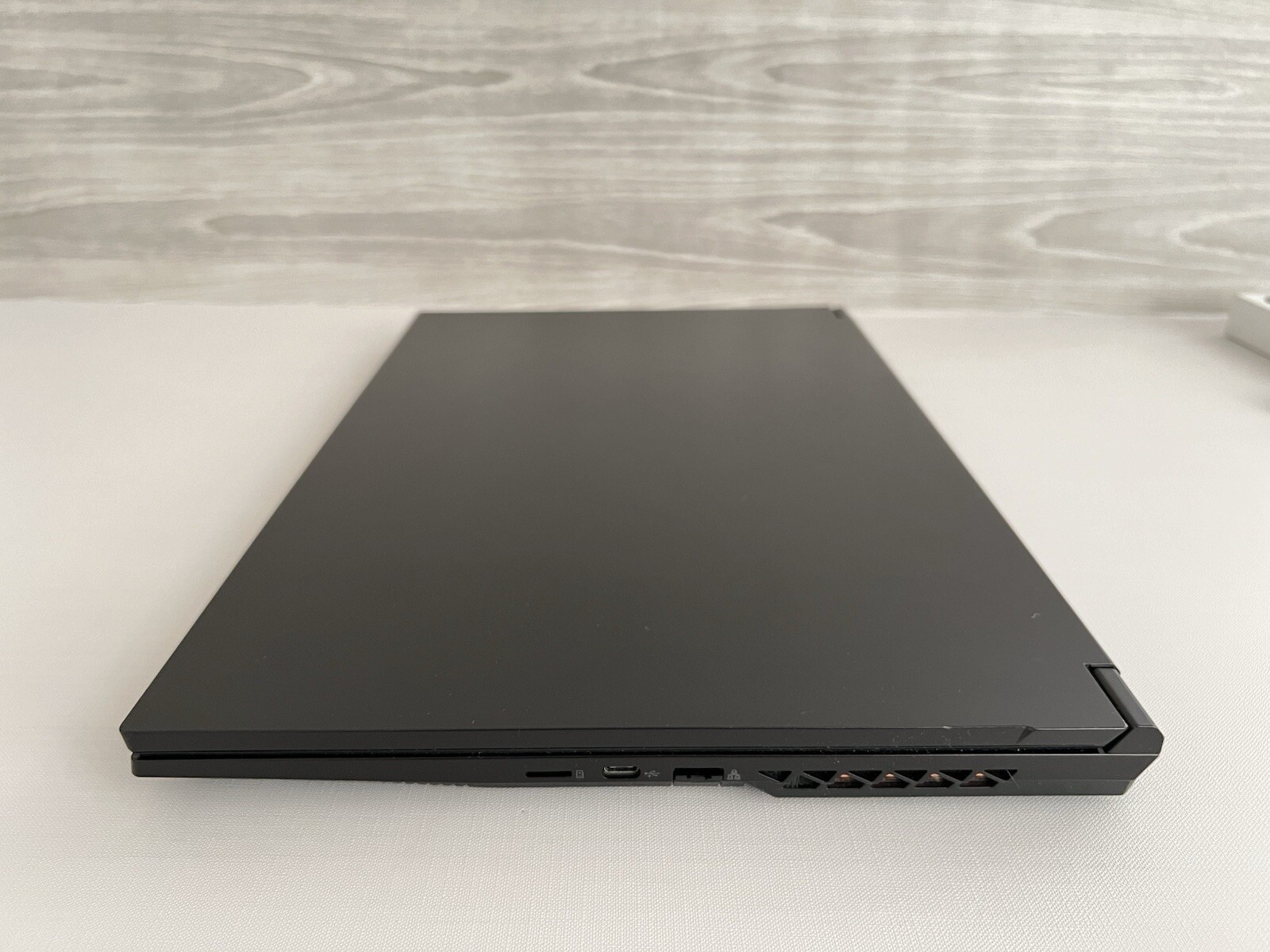 iBuyPower NP70RNJS 17.3 in i9-13900H 16GB 512GB RTX 3050 FHD Sager Chimera (96)