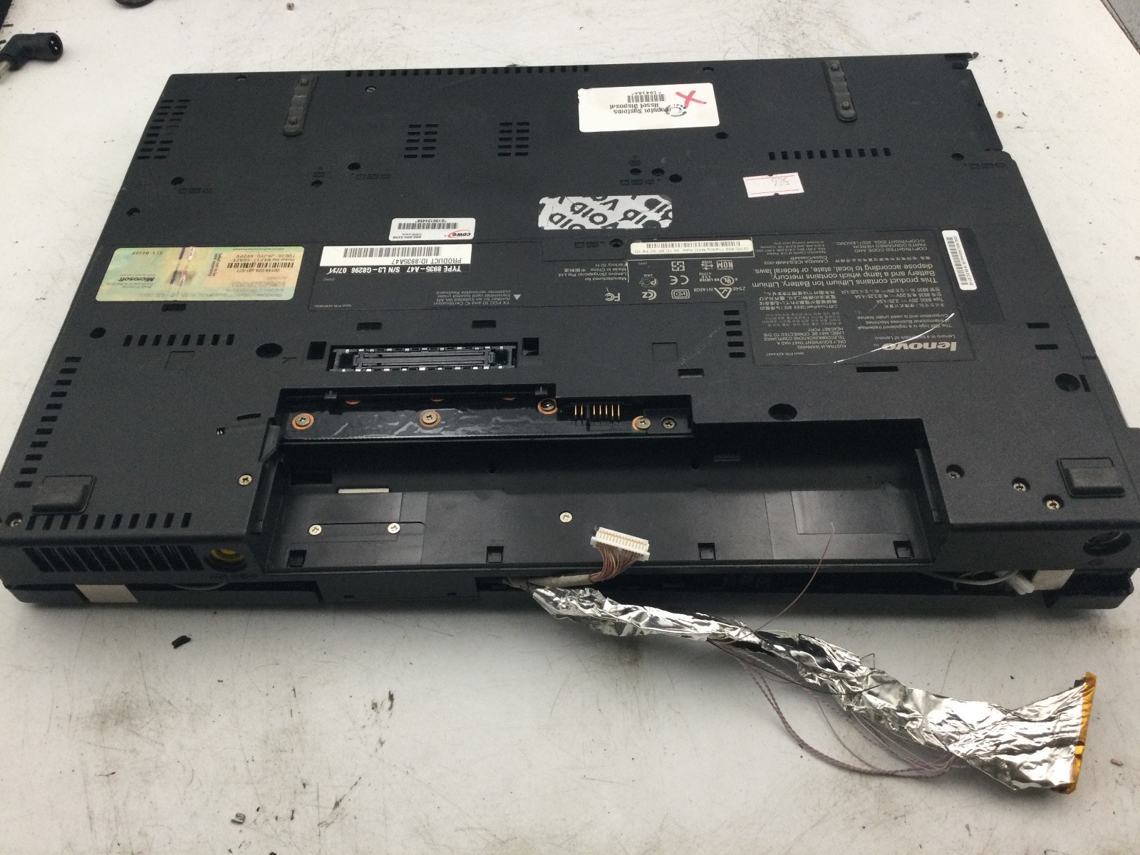 LENOVO THINKPAD R61 – FOR PARTS – DAMAGED SCREEN/LID – READ DESCRIPTION – BB