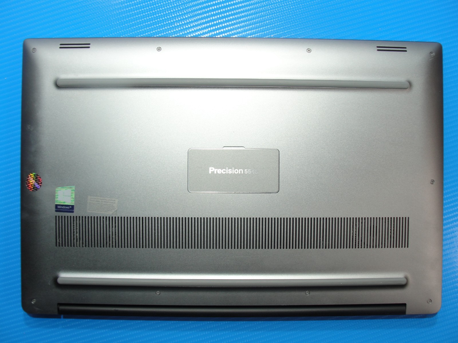 Dell Precision 5540 15.6″ FHD TOUCH i7-9850H 2.6GHz 32GB RAM 1TB SSD NV T2000