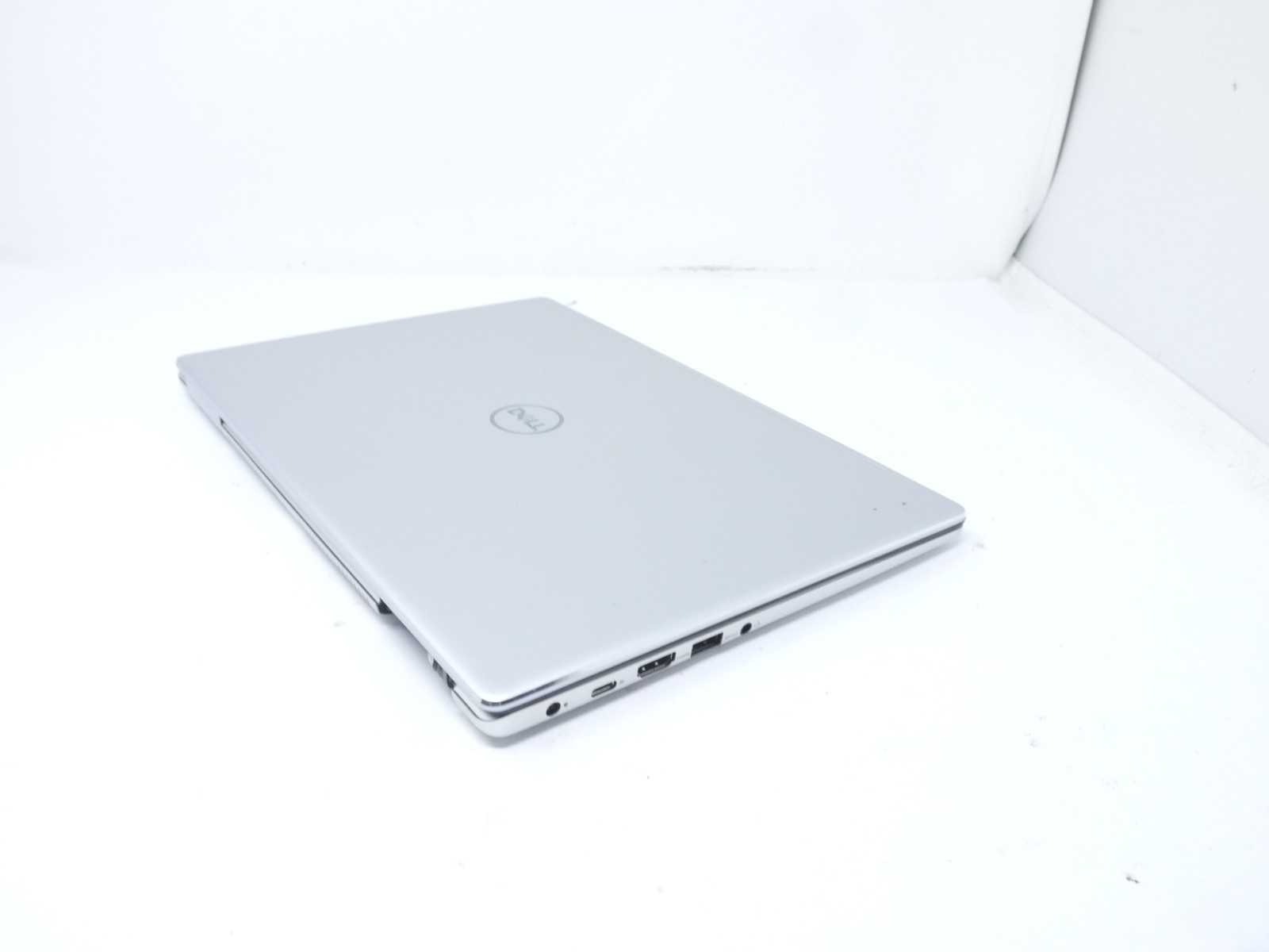 Dell Inspiron 7370 13″ Laptop – Core i7-8th / 8GB / 240GB SSD – New Batt – Read