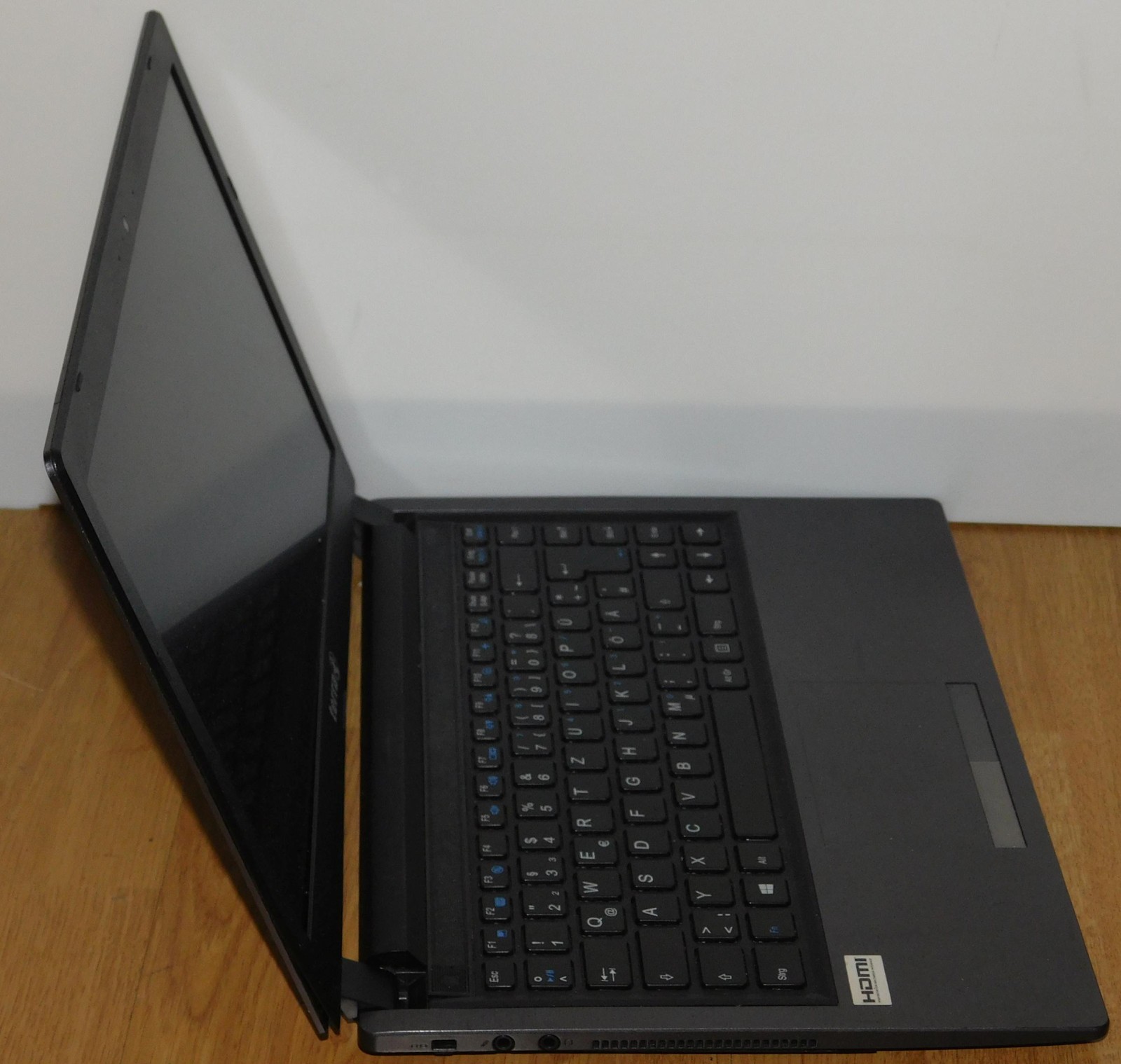 ❌FAULTY/DAMAGE Notebook Laptop Terra Mobile 1451 Hinge and Screen Cracked