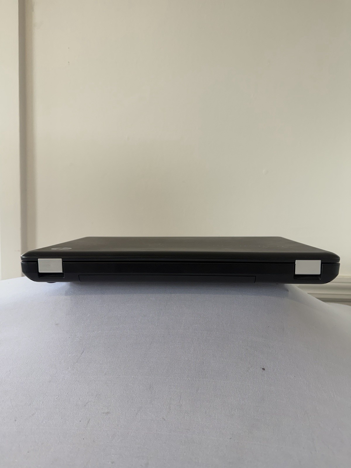 HP Notebook G56-129wm Laptop – Screen Leaks Light – Intel Celeron 900 – Read Des