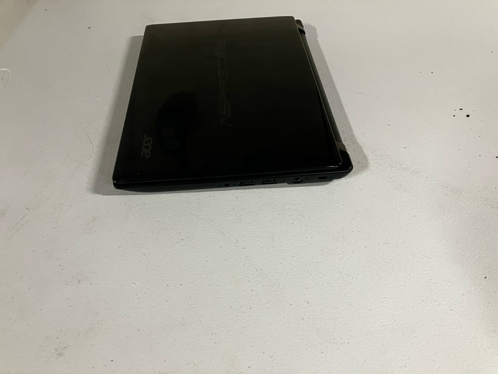 AS-IS Acer Aspire One AO756 11.6″ Laptop (1.4GHz Celeron, 4GB RAM, NO HDD)