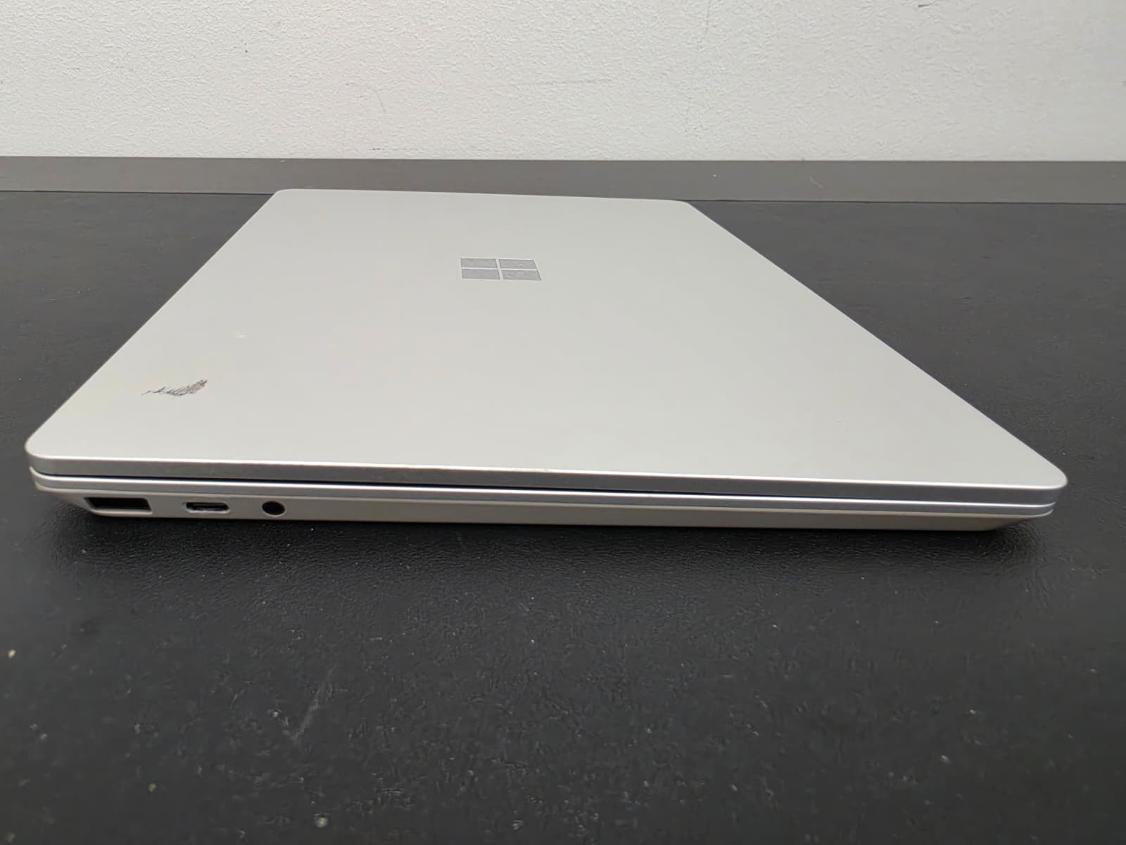 Microsoft Surface Laptop Go 2 – 12.4″ – i5-1135G7 16 GB Ram 256GB SSD Win 11