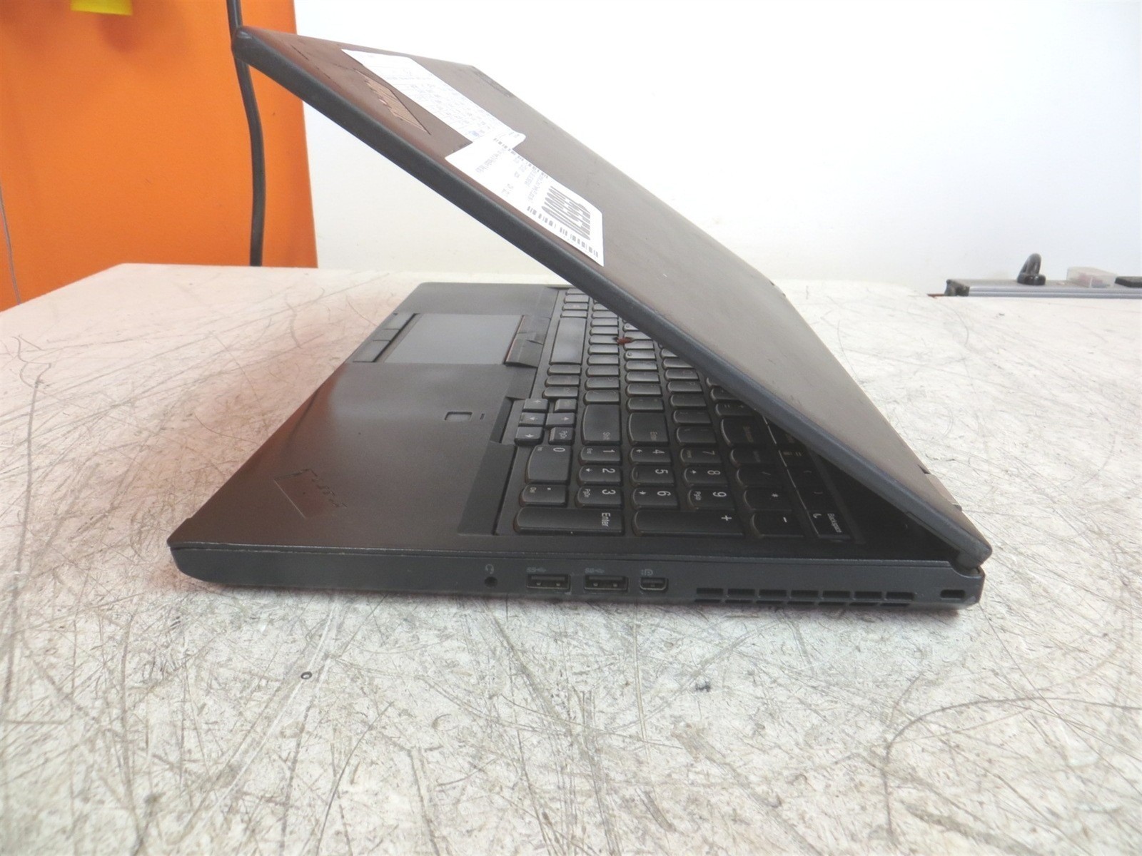 Scratched LCD Lenovo ThinkPad P52 Intel i7-8850H 2.6GHz 24GB 256GB P1000 AS-IS
