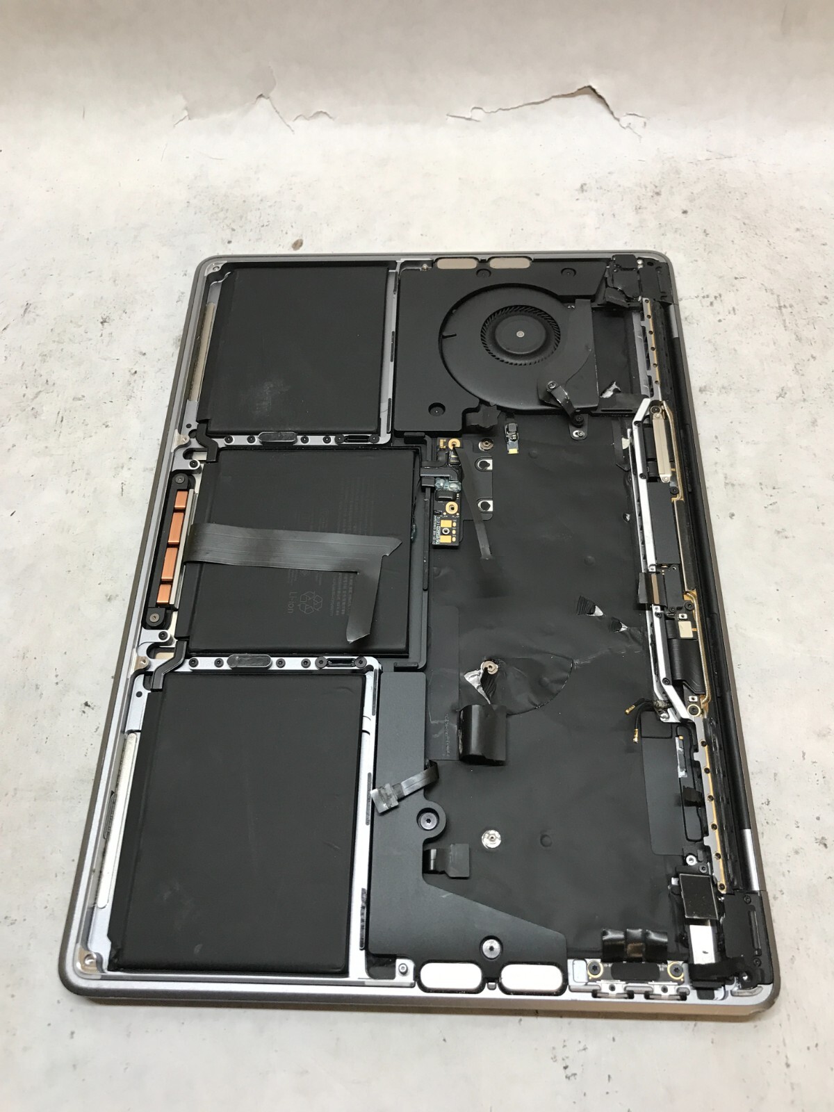 Apple MacBook Pro Touch/2019 A2159 Chassis NO MOTHERBOARD For Parts Cracked – DW