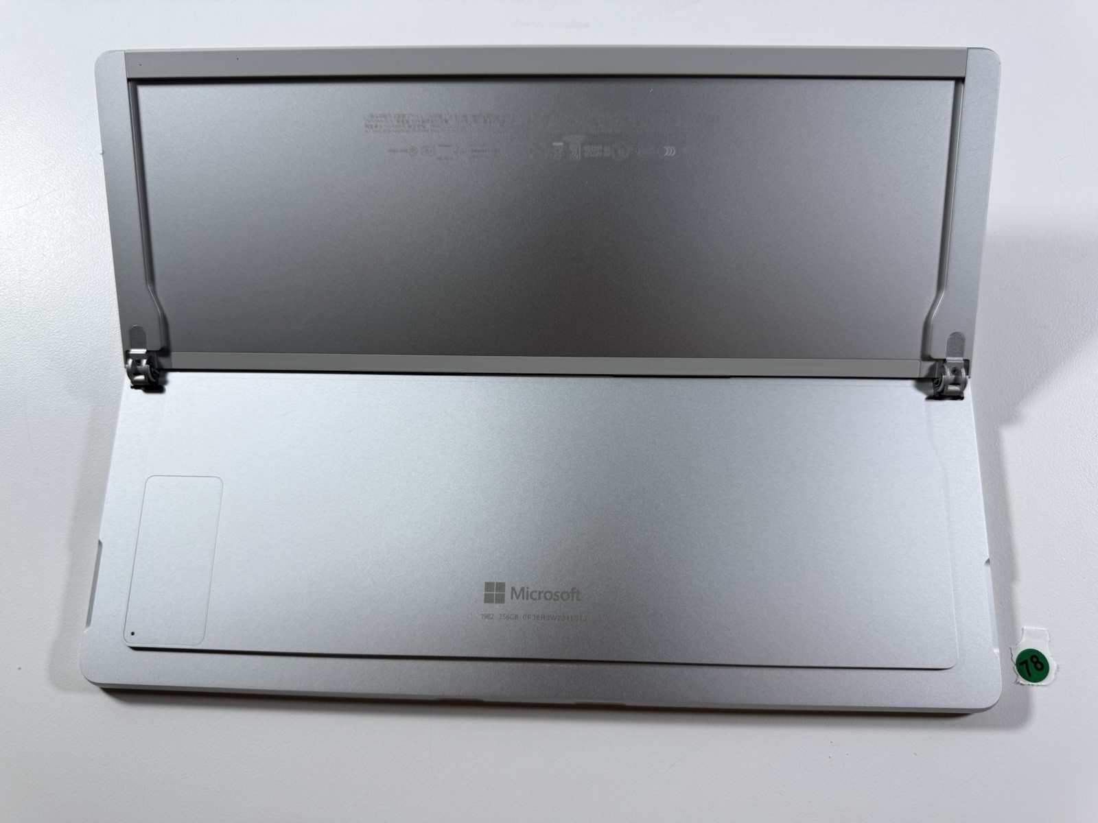 Microsoft Surface Pro 8 (1982) i5-1145G7 – 16GB RAM – 256GB 120Hz – Win 11 Pro