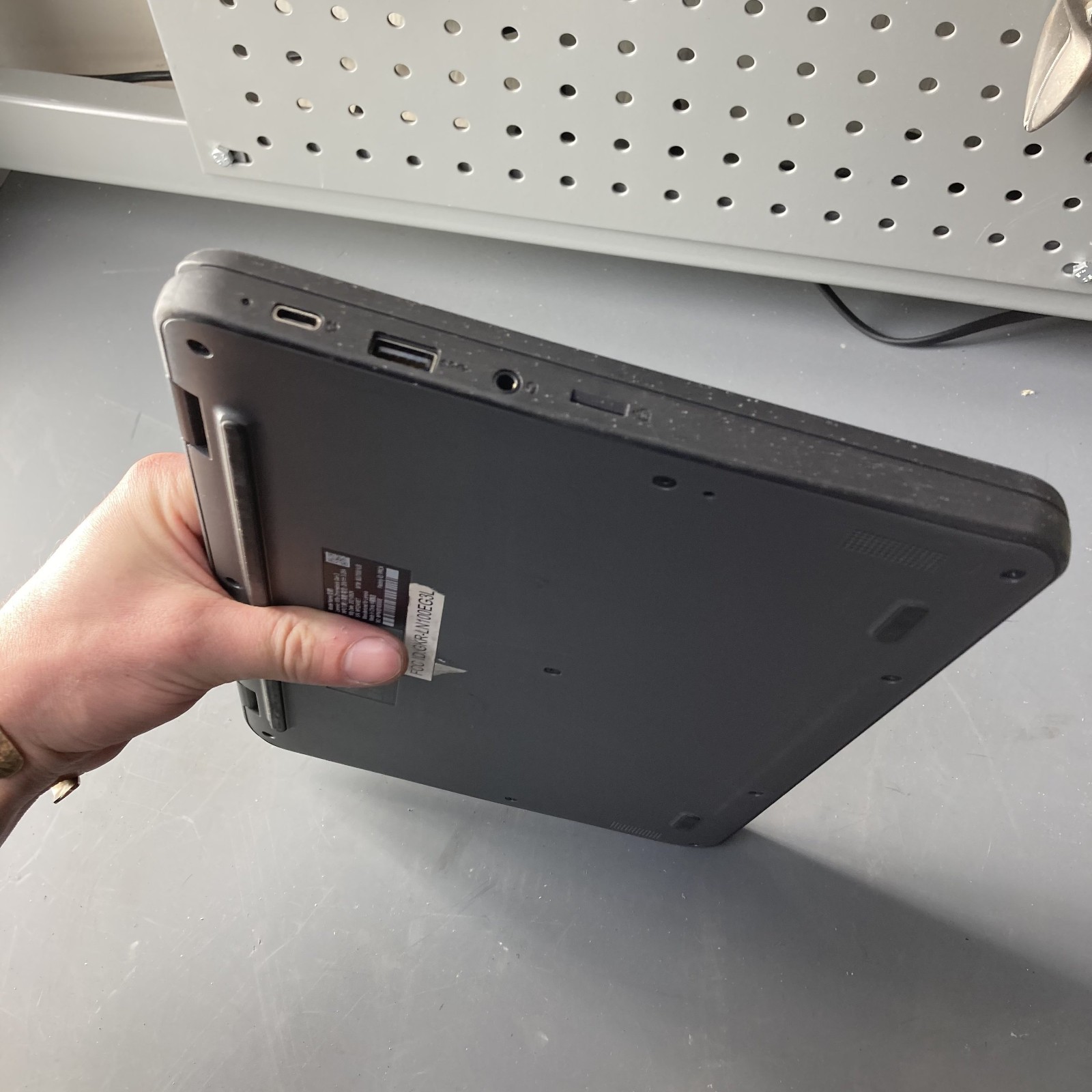 Lenovo 100e Chromebook Gen 3-AMD 3015ce-4GB Ram 32GB SSD Chrome OS