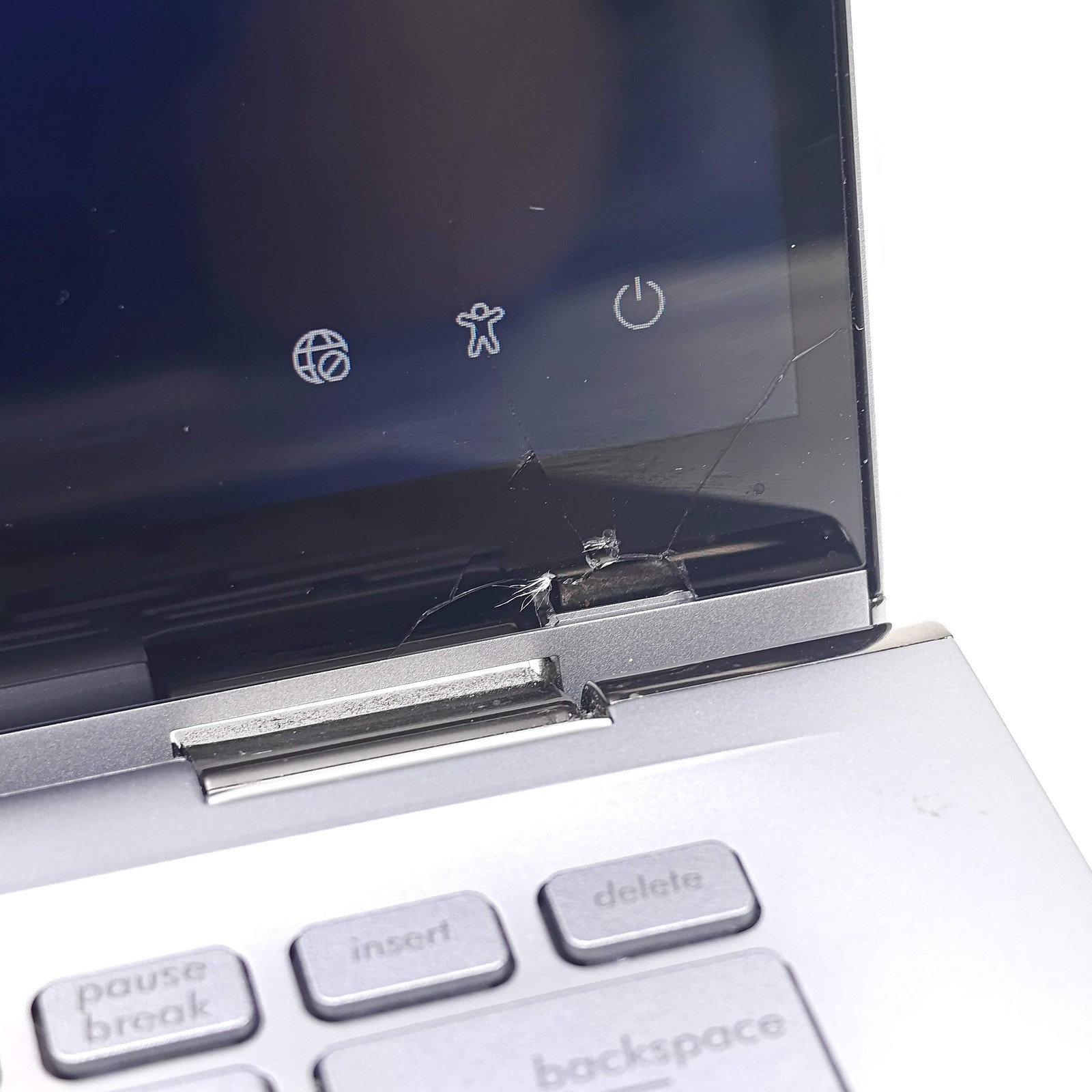Broken Asus Zenbook 14 Q406D 15.6″ Ryzen 5 3500U 2.1GHz 8GB RAM 256GB SSD Read