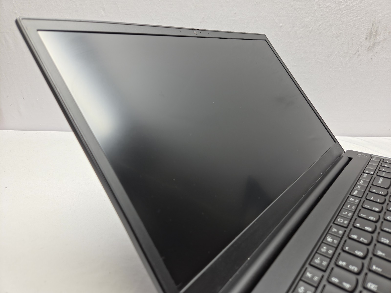 Lenovo ThinkPad E15 Gen 4 8GB RAM 256GB SSD 15.6” FHD *AS-IS* (21EE-S1YE00)