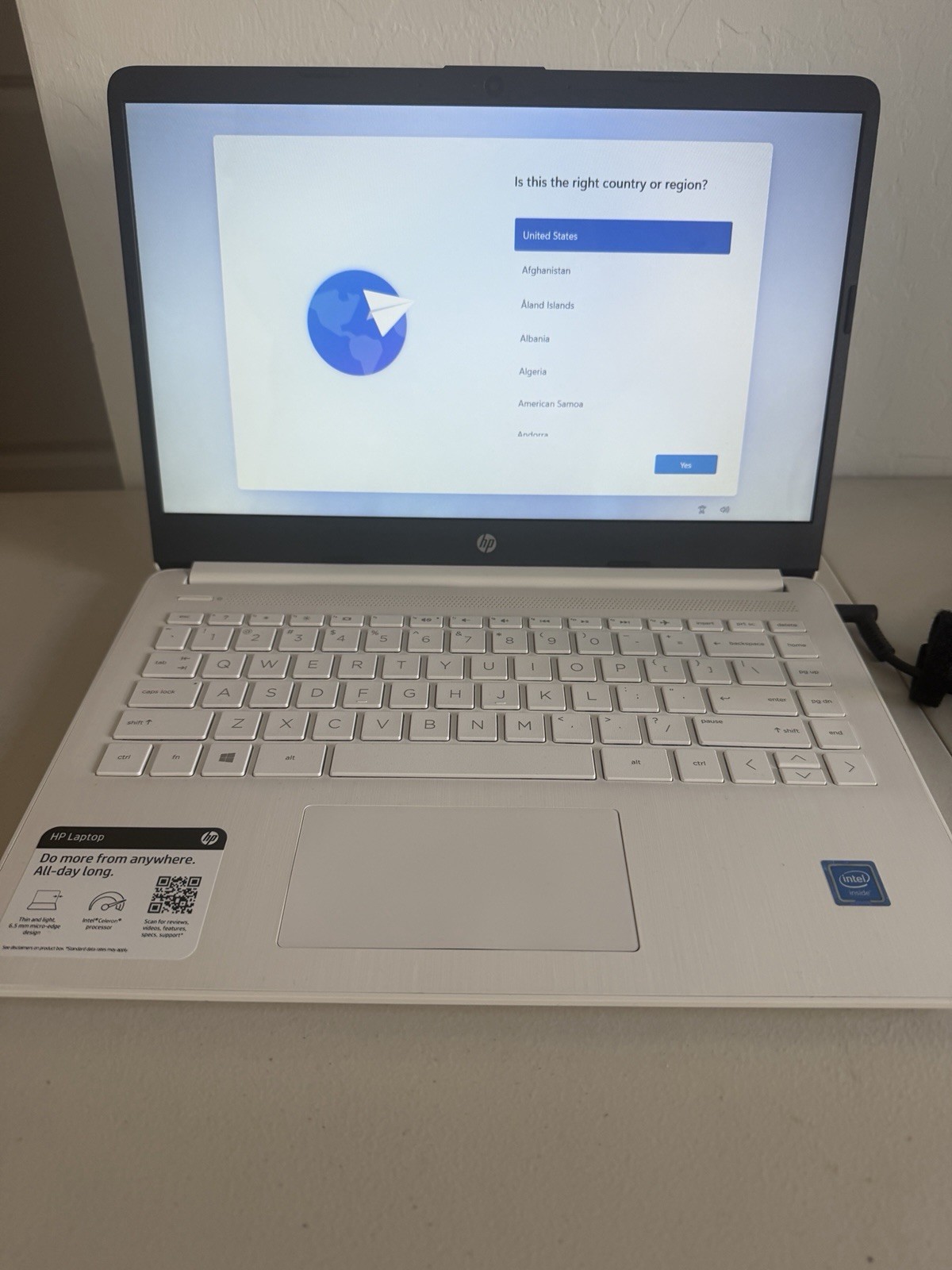 HP 14″ Laptop N4020 4GB 64GB Touchscreen Win 11 H 14-dq0080nr Snowflake White