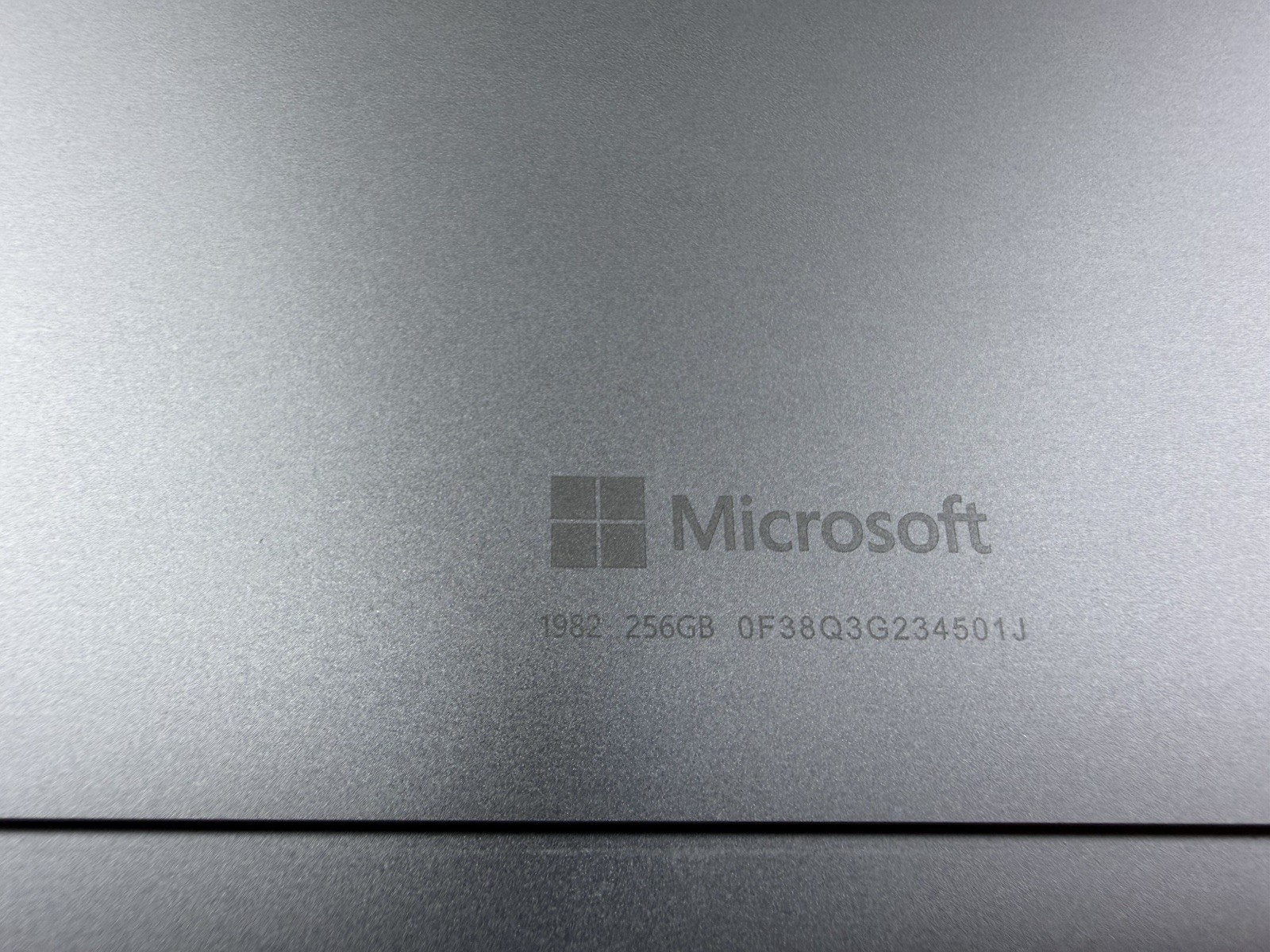 Microsoft Surface Pro 8 (1982) i5-1145G7 – 16GB RAM – 256GB 120Hz – Win 11 Pro