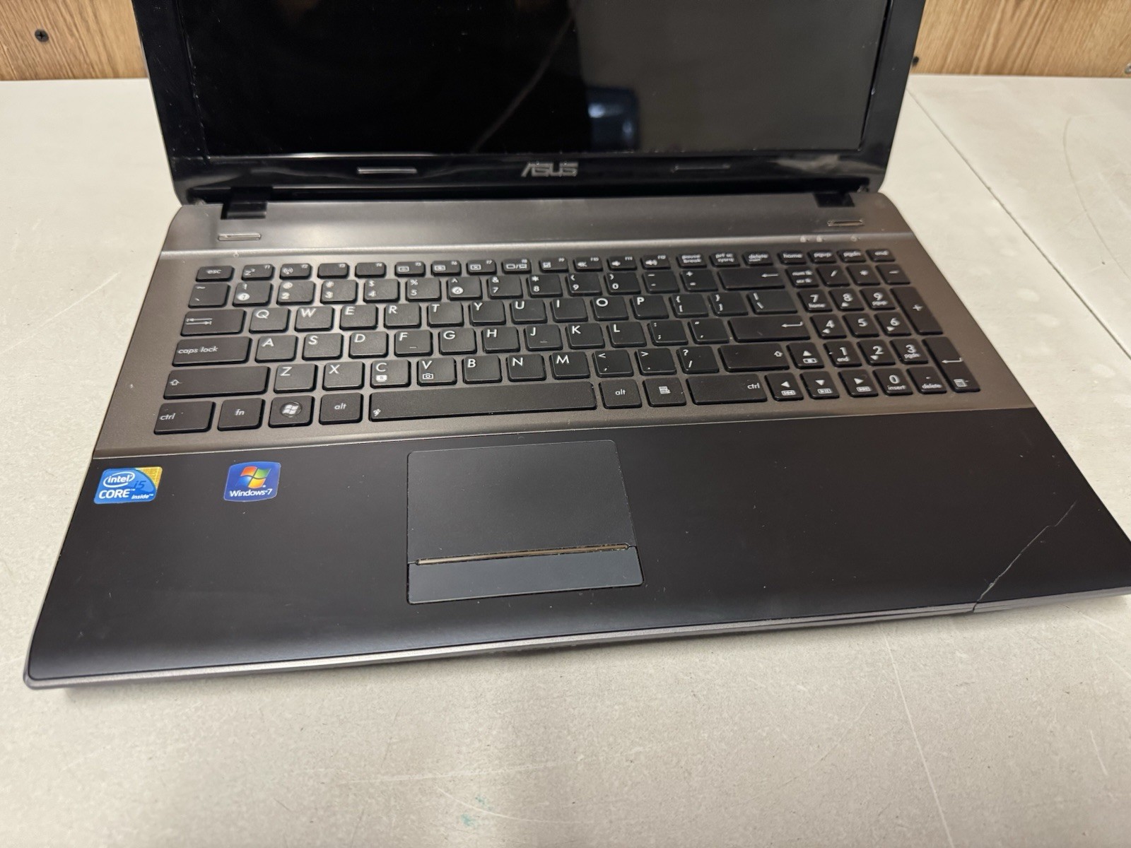 ASUS U52F Laptop i5-2.53GHz 4GB 750GB | Broken Housing | Keyboard No Response