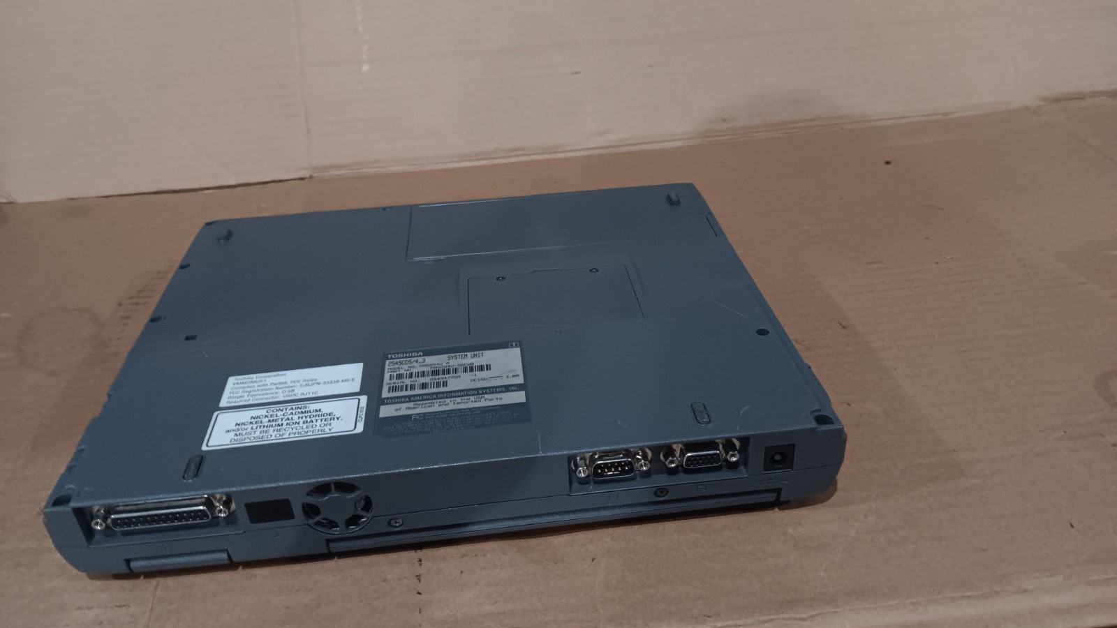 Vintage Toshiba Satellite 2545CDS Retro Laptop AMD K6-2 processor 333 MHz Parts