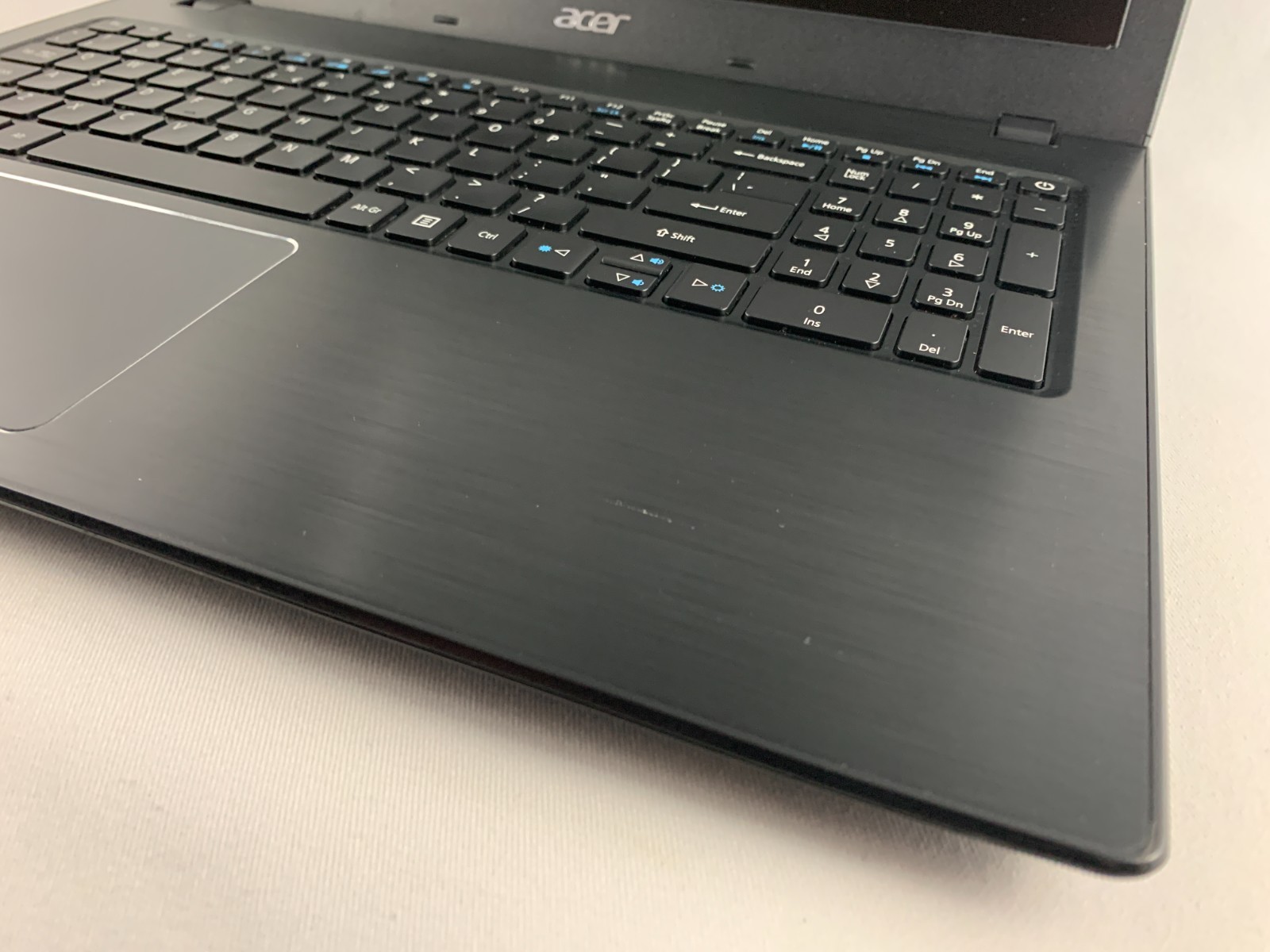 Acer Aspire E5-575 Laptop Intel Core i5-7200U 2.5GHz, 8GB RAM, 256GB SSD, W10H