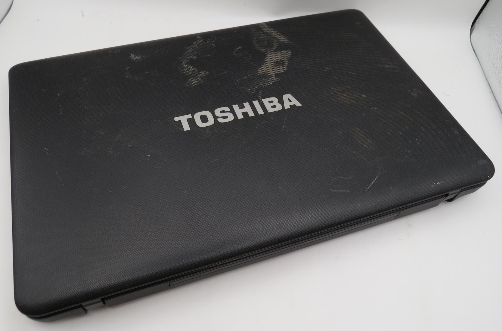 Toshiba Satellite | B940 @ 2GHz | 4GB DDR3 | 17.3″ | No HD/OS/AC | Parts